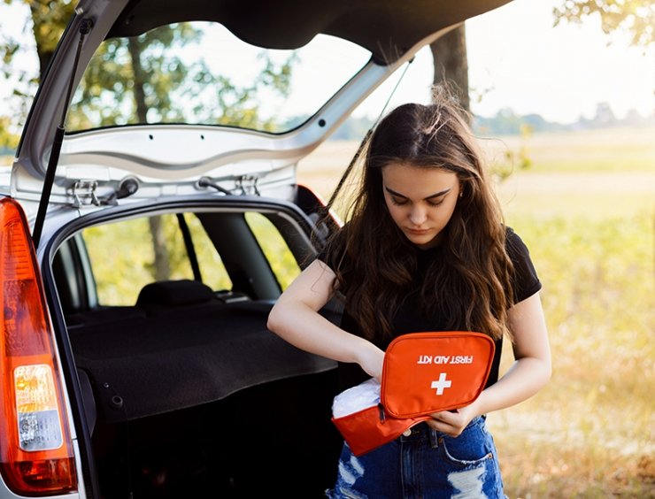 Kit auto cosa è obbligatorio tenere in auto? First Stop