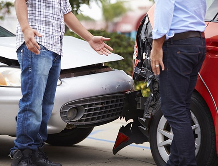 Incidente tra due auto