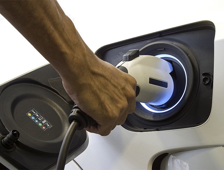 Come funzionano le auto ibride?