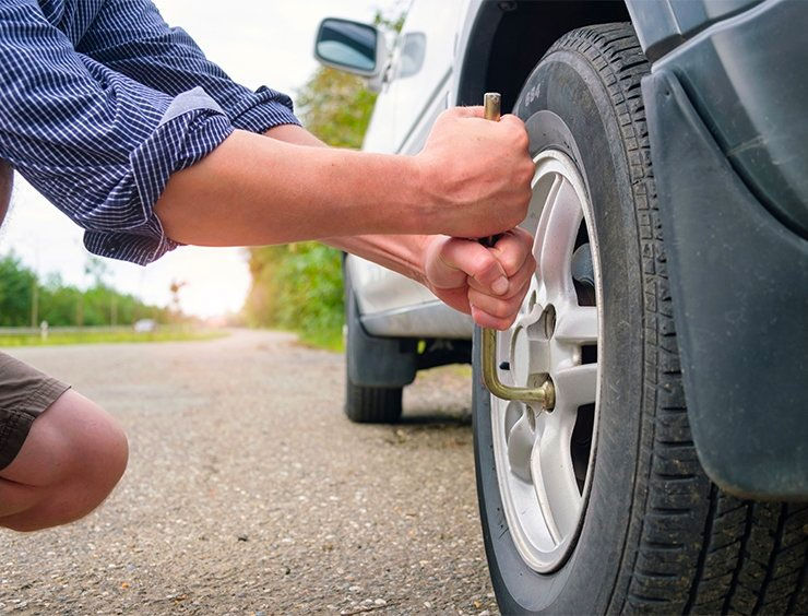 Cosa fare dopo aver montato il pneumatico di scorta 