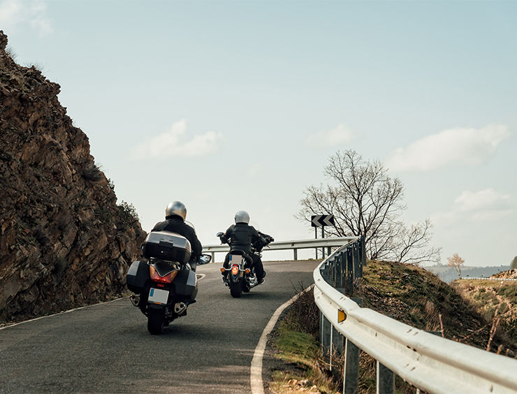 Come si salutano i motociclisti, qual è il loro linguaggio e da dove deriva