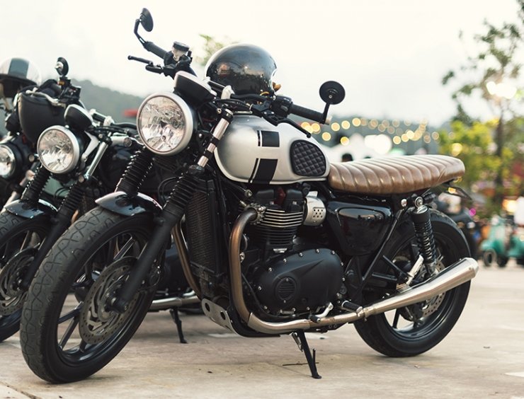 moto tipo café racer