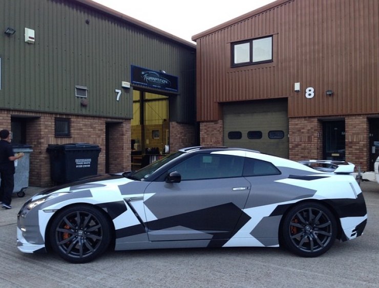vettura ricoperta di car wrapping