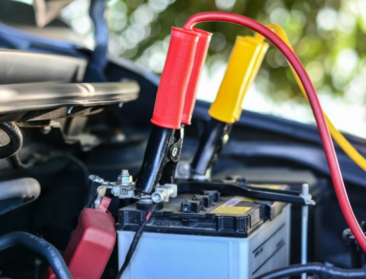 caricamento batteria auto