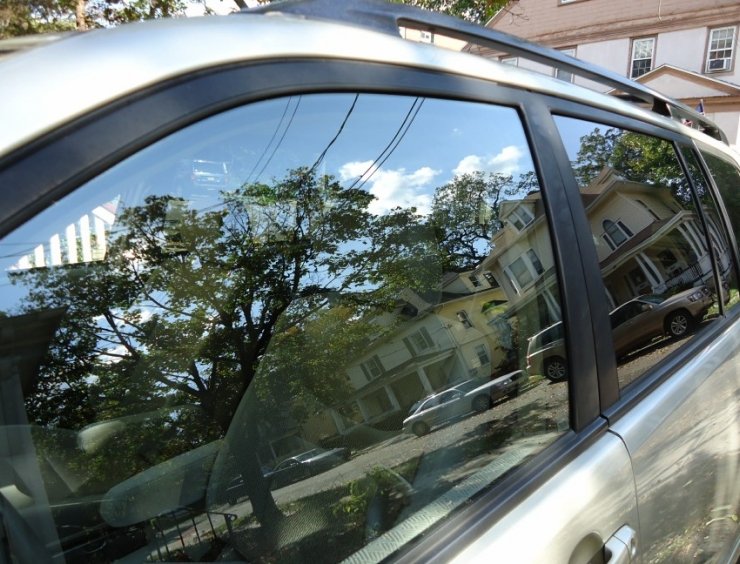 finestrino di un auto chiuso