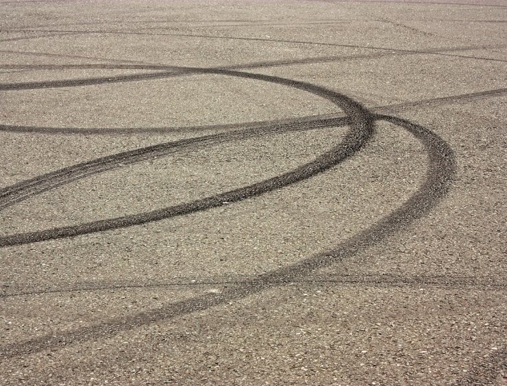 tracce di pneumatici