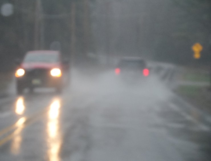 Auto in condizioni di pioggia