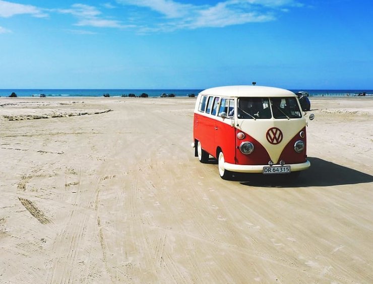 VW Bus sulla spiaggia